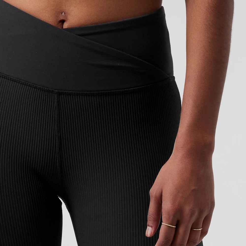 Athleta black elation crossover rib 7/8 tight size medium